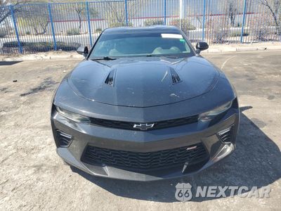 Piąte zdjęcie samochodu w środku: 2017 CHEVROLET CAMARO SS VIN:1G1FE1R79H0106355 - miniatura