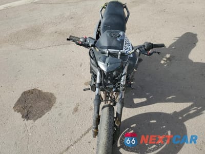 Piąte zdjęcie samochodu w środku: 2006 YAMAHA FZ6 S VIN:JYARJ08E66A005559 - miniatura