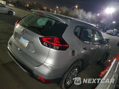 Trzecie zdjęcie samochodu z tyłu: 2017 NISSAN ROGUE S VIN:5N1AT2MT1HC897363 - miniatura