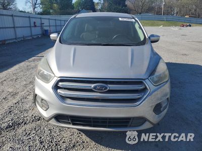 Piąte zdjęcie samochodu w środku: 2017 FORD ESCAPE SE VIN:1FMCU0GD6HUA84304 - miniatura