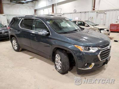 Czwarte zdjęcie samochodu z boku: 2018 CHEVROLET TRAVERSE LT VIN:1GNERGKW3JJ266816 - miniatura