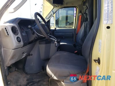 Zdjęcie 7 z 12 samochodu: 2019 FORD ECONOLINE E450 SUPER DUTY CUTAWAY VAN VIN:1FDXE4FS6KDC22534 - miniatura