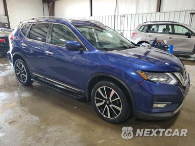 Czwarte zdjęcie samochodu z boku: 2017 NISSAN ROGUE SV VIN:5N1AT2MV6HC760873 - miniatura