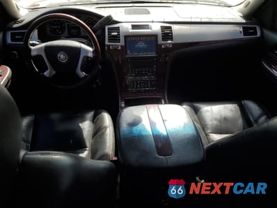 Zdjęcie 8 z 13 samochodu: 2008 CADILLAC ESCALADE ESV VIN:1GYFK668X8R272089 - miniatura
