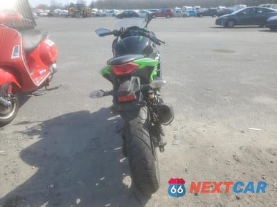 Czwarte zdjęcie samochodu z boku: 2016 KAWASAKI EX300 B VIN:JKAEX8B1XGDA31150 - miniatura