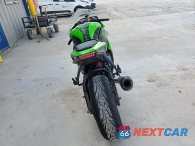 Czwarte zdjęcie samochodu z boku: 2014 KAWASAKI ZX1000 K VIN:JKAZXCK18EA010023 - miniatura