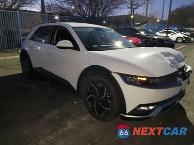 Czwarte zdjęcie samochodu z boku: 2023 HYUNDAI IONIQ 5 SE VIN:KM8KM4AE2PU125353 - miniatura
