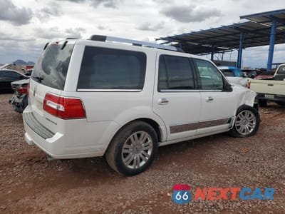 Trzecie zdjęcie samochodu z tyłu: 2014 LINCOLN NAVIGATOR VIN:5LMJJ2J58EEL08527 - miniatura