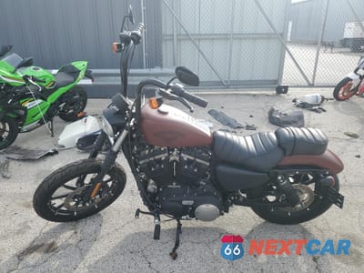 Trzecie zdjęcie samochodu z tyłu: 2017 HARLEY-DAVIDSON XL883 IRON 883 VIN:1HD4LE210HC425609 - miniatura