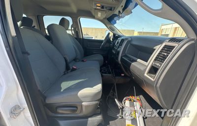 Piąte zdjęcie samochodu w środku: 2018 RAM TRUCKS 3500 ST VIN:3C63RRGL5JG251480 - miniatura