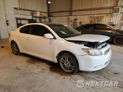 Czwarte zdjęcie samochodu z boku: 2006 TOYOTA SCION TC VIN:JTKDE167560110475 - miniatura
