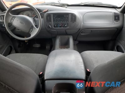 Zdjęcie 8 z 13 samochodu: 2001 FORD EXPEDITION XLT VIN:1FMPU16L21LA33149 - miniatura