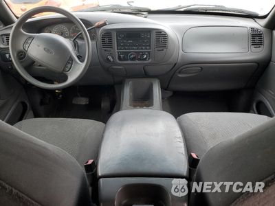 Zdjęcie 8 z 13 samochodu: 2001 FORD EXPEDITION XLT VIN:1FMPU16L21LA33149 - miniatura