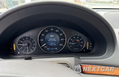 Zdjęcie 8 z 10 samochodu: 2005 MERCEDES-BENZ E 320 4MATIC VIN:WDBUF82J85X167076 - miniatura