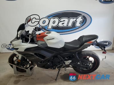 Trzecie zdjęcie samochodu z tyłu: 2023 KAWASAKI EX650 R VIN:ML5EXER14PDA94832 - miniatura