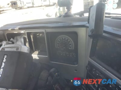 Zdjęcie 8 z 10 samochodu: 2023 MACK PINNACLE VIN:1M1PN4GYXPM011710 - miniatura