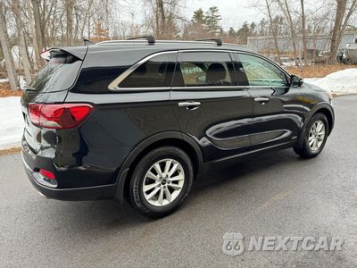 Czwarte zdjęcie samochodu z boku: 2019 KIA SORENTO LX VIN:5XYPGDA57KG456232 - miniatura