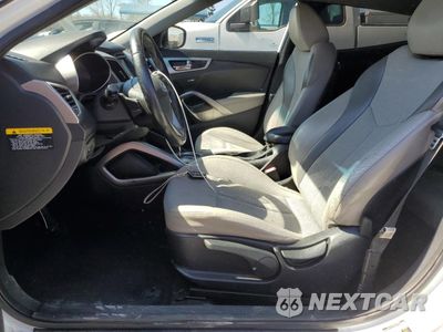 Zdjęcie 7 z 15 samochodu: 2013 HYUNDAI VELOSTER VIN:KMHTC6AD4DU118071 - miniatura