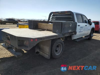 Trzecie zdjęcie samochodu z tyłu: 2021 CHEVROLET SILVERADO K3500 VIN:1GB4YSEY5MF123384 - miniatura