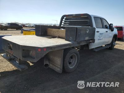 Trzecie zdjęcie samochodu z tyłu: 2021 CHEVROLET SILVERADO K3500 VIN:1GB4YSEY5MF123384 - miniatura