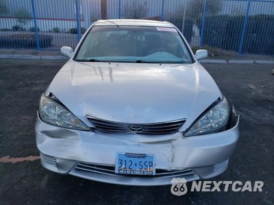 Piąte zdjęcie samochodu w środku: 2005 TOYOTA CAMRY LE VIN:4T1BE30K75U982540 - miniatura