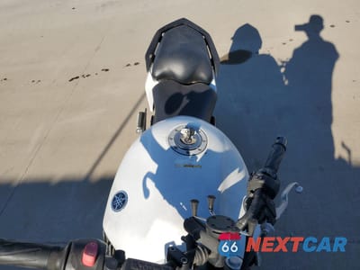 Piąte zdjęcie samochodu w środku: 2009 YAMAHA FZ6 R VIN:JYARJ18E49A000354 - miniatura