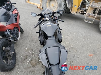 Zdjęcie 6 z 10 samochodu: 2022 YAMAHA YZFR7 VIN:JYARM38E2NA001418 - miniatura