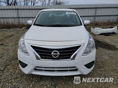Piąte zdjęcie samochodu w środku: 2017 NISSAN VERSA S VIN:3N1CN7AP0HL850750 - miniatura