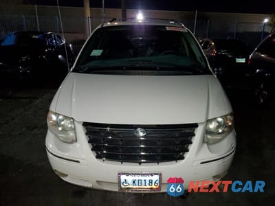 Piąte zdjęcie samochodu w środku: 2005 CHRYSLER TOWN & COUNTRY LX VIN:2C4GP44R35R543026 - miniatura