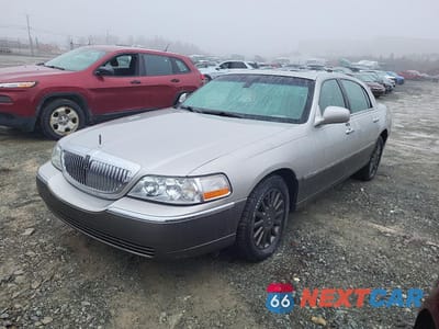 2003 LINCOLN TOWN CAR SIGNATURE 1LNHM82W23Y676796 - główne zdjęcie licytacji z USA - miniatura
