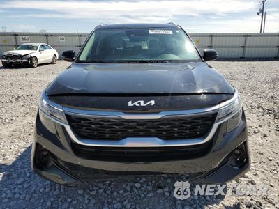 Piąte zdjęcie samochodu w środku: 2023 KIA SELTOS EX VIN:KNDERCAA8P7376662 - miniatura