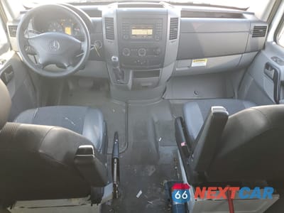 Zdjęcie 8 z 13 samochodu: 2015 MERCEDES-BENZ SPRINTER 2500 VIN:WD4PE8CC9F5989812 - miniatura