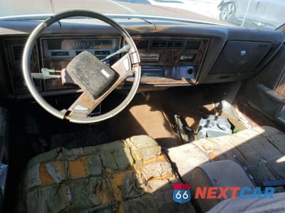 Zdjęcie 8 z 12 samochodu: 1984 OLDSMOBILE DELTA 88 ROYALE BROUGHAM VIN:1G3AY69YXE9725875 - miniatura