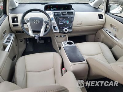 Zdjęcie 8 z 13 samochodu: 2012 TOYOTA PRIUS V VIN:JTDZN3EUXC3101488 - miniatura