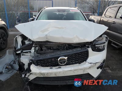 Piąte zdjęcie samochodu w środku: 2024 VOLVO XC40 PLUS VIN:YV4L12UL0R2272976 - miniatura