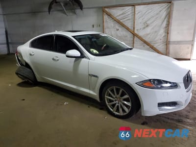 Czwarte zdjęcie samochodu z boku: 2015 JAGUAR XF 2.0T PREMIUM VIN:SAJWA0FS6FPU66517 - miniatura
