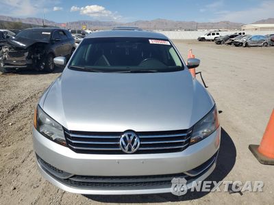 Piąte zdjęcie samochodu w środku: 2014 VOLKSWAGEN PASSAT S VIN:1VWAT7A32EC031931 - miniatura