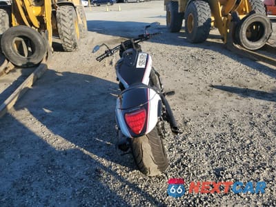 Czwarte zdjęcie samochodu z boku: 2015 SUZUKI VZR1800 VIN:JS1VY53A4F2100139 - miniatura