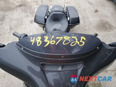 Piąte zdjęcie samochodu w środku: 2018 HARLEY-DAVIDSON FLHX STREET GLIDE VIN:1HD1KBC12JB662231 - miniatura