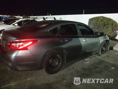 Trzecie zdjęcie samochodu z tyłu: 2017 NISSAN ALTIMA 2.5 VIN:1N4AL3AP2HN304248 - miniatura