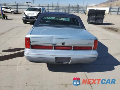 Zdjęcie 6 z 13 samochodu: 1997 LINCOLN TOWN CAR SIGNATURE VIN:1LNLM82W1VY642362 - miniatura