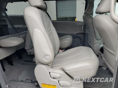 Zdjęcie 12 z 15 samochodu: 2011 TOYOTA SIENNA XLE VIN:5TDYK3DC8BS089657 - miniatura