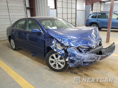 Czwarte zdjęcie samochodu z boku: 2010 TOYOTA CAMRY BASE VIN:4T4BF3EK0AR023521 - miniatura