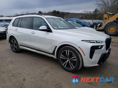 Czwarte zdjęcie samochodu z boku: 2024 BMW X7 XDRIVE40I VIN:5UX23EM05R9V36134 - miniatura