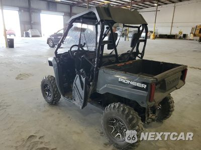 Trzecie zdjęcie samochodu z tyłu: 2025 HONDA SXS520 M2 VIN:1HFVE0740S4000470 - miniatura
