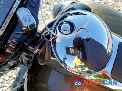 Zdjęcie 8 z 9 samochodu: 2018 HARLEY-DAVIDSON FLHTK ULTRA LIMITED VIN:1HD1KED16JB643875 - miniatura