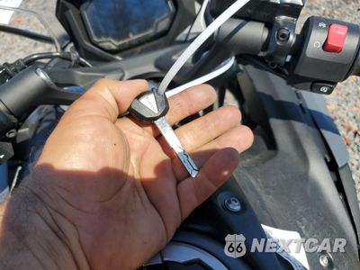 Zdjęcie 8 z 9 samochodu: 2024 KAWASAKI EX650 P VIN:ML5EXEP15RDAD5600 - miniatura