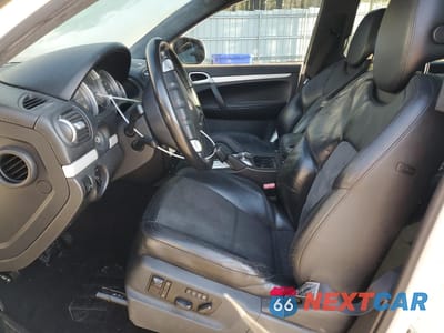 Zdjęcie 7 z 13 samochodu: 2010 PORSCHE CAYENNE GTS VIN:WP1AD2AP0ALA61671 - miniatura