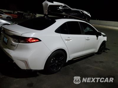 Trzecie zdjęcie samochodu z tyłu: 2021 TOYOTA COROLLA SE VIN:5YFS4MCE3MP077310 - miniatura