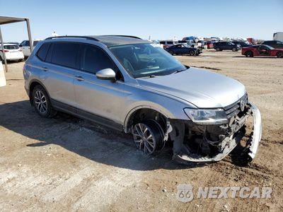 Czwarte zdjęcie samochodu z boku: 2020 VOLKSWAGEN TIGUAN SE VIN:3VV2B7AXXLM043173 - miniatura